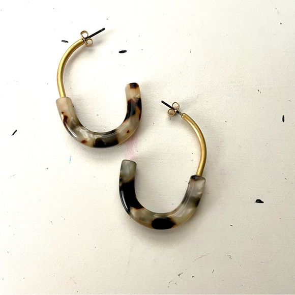 2 pair Madewell Half-and-Half Hoop Earrings Gold/Cherry & Gold/Tortoiseshell - Picture 4 of 10